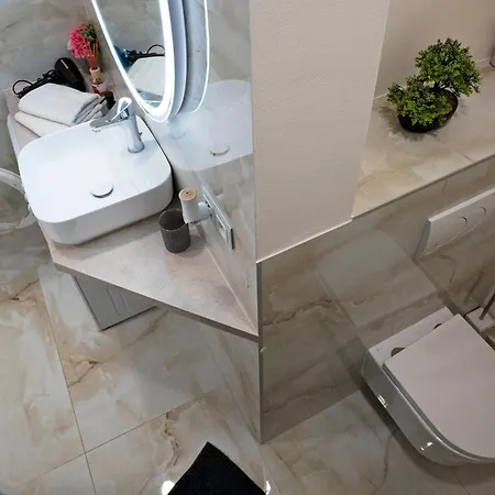 New Stylish Place For Couple Apartment *